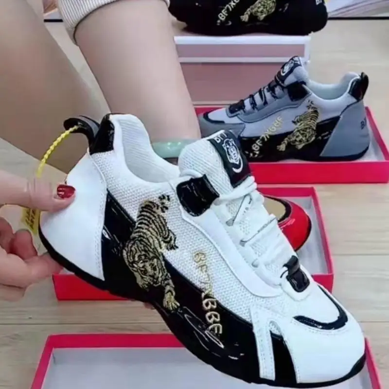 

Женская дышащая спортивная обувь с вышивкой тигра