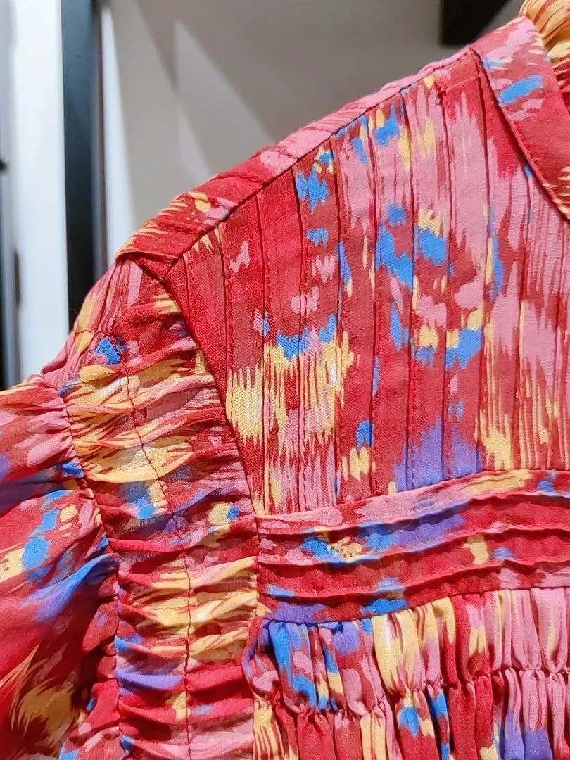 Женское мини-платье с оборками плиссированное разноцветное платье коротким