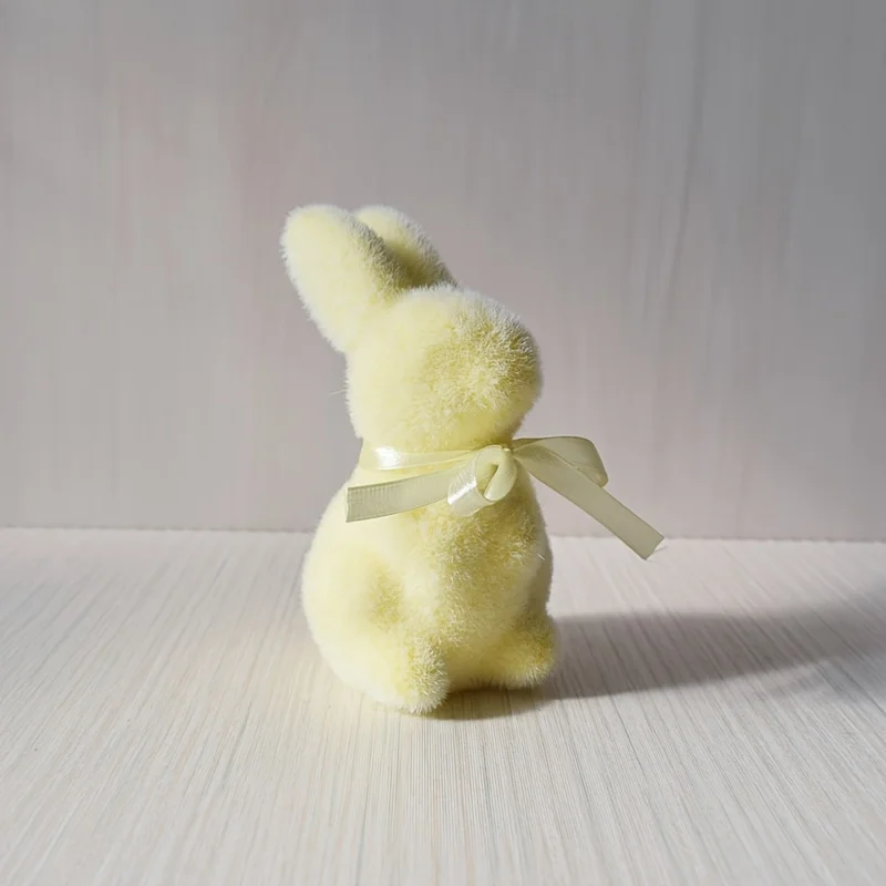 

Пасхальные фигурки кроликов из флокированного пенопласта