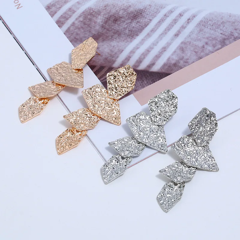 

2023 New Fashion Exaggerated Irregular Metal Dangle Earrings for Women Gold Colour Dangle Earrings Wild Jewelry Gift