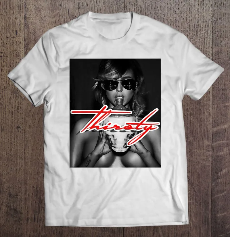 

Футболка мужская премиум класса с изображением рассеянной девушки, пикантная тенниска с коротким рукавом