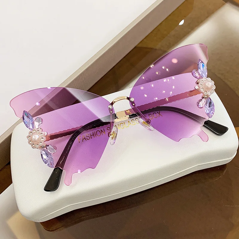 

2023 New Sunglasses Women's Butterfly Shaped Decorative Diamond Sun Glasses Women's Outdoor Leisure Eyewear UV400 Oculos De Sol