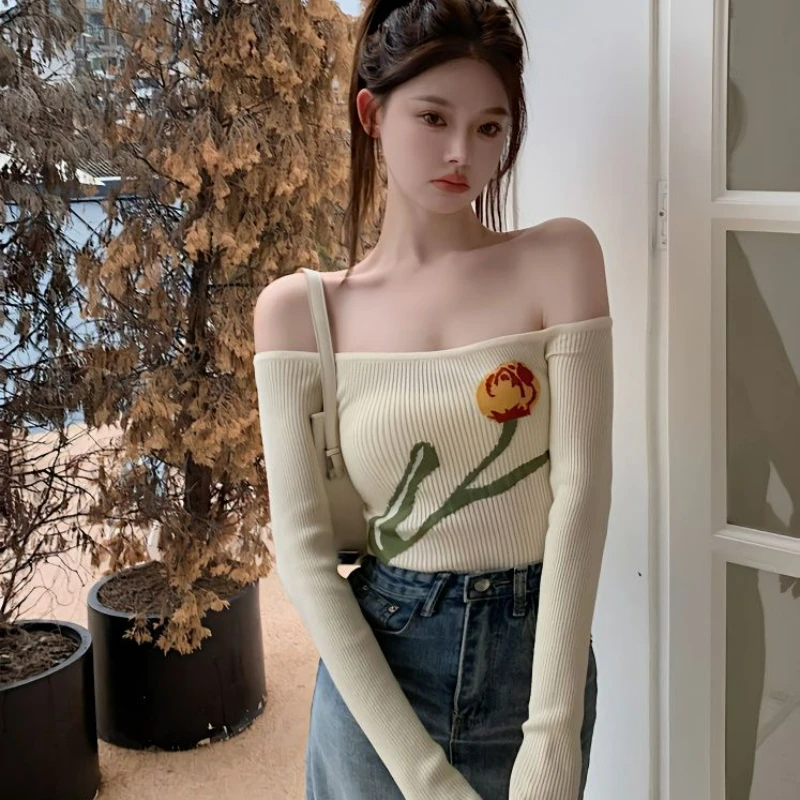 

Off Shoulder Long Sleeved Bottom Shirt for Women's Spring 2023 New Sweet Jacquard Slim Fitting Short Top
