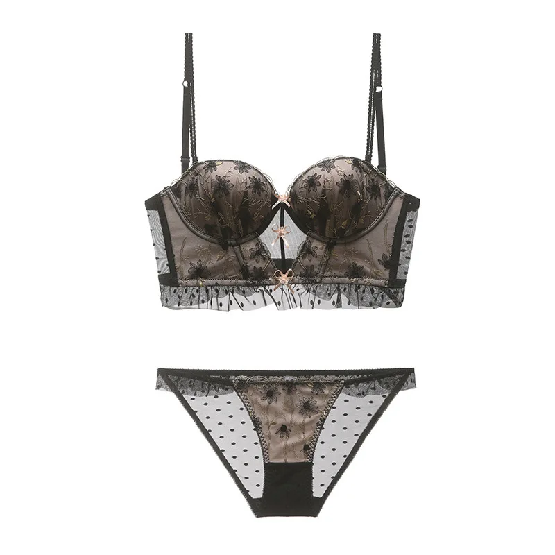 Комплект женского нижнего белья из бюстгальтера пуш-ап с вышивкой и трусиков |