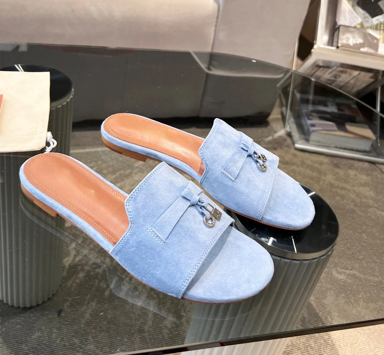 Ostrich Leather Flat Slippers Women Metal Lock Casual Mules Ladies Flip Flops Flat Sandals Slip On Beach Slides Woman Slippers