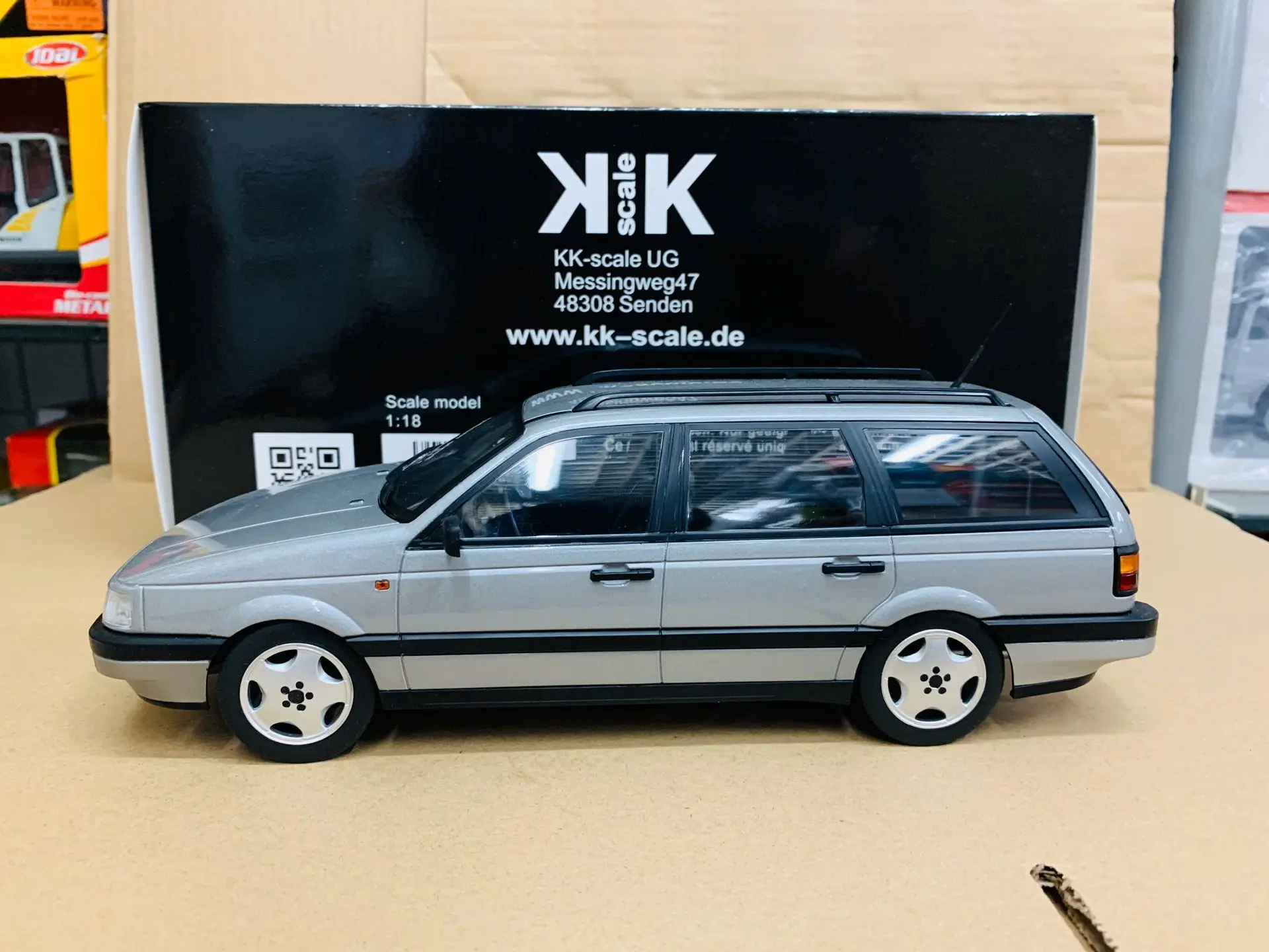 Модели KK Passat B3 Estate VR6 1/18 литые модели автомобилей в коробке |