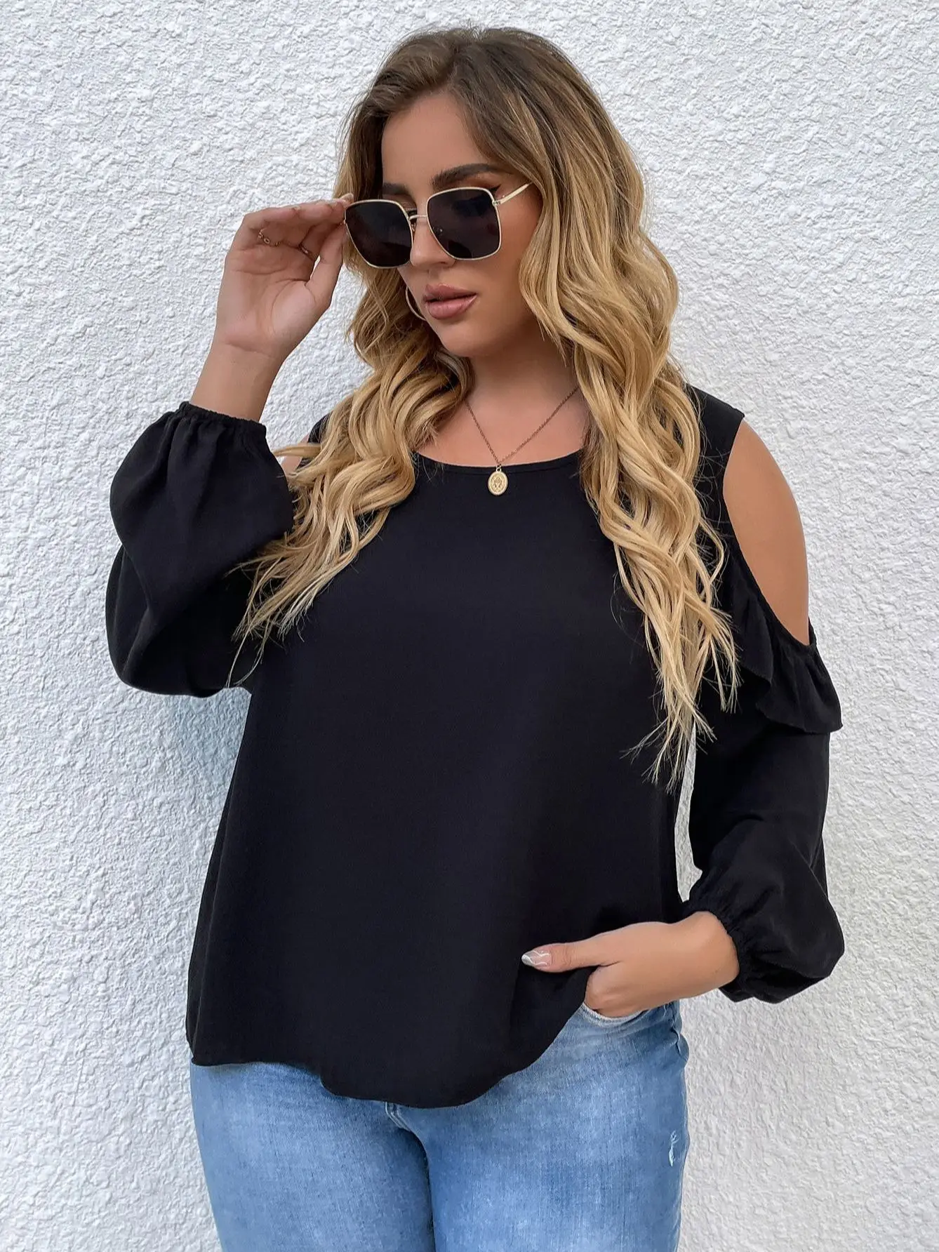 Large Plus Size 4XL Blouses Women Autumn 2022 Hollow Out Long Sleeve Black Oversized Tops Cotton Casual Solid Ladies T Shirts
