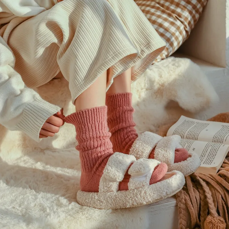 Fashion High Quality Wool Socks for Women Simple Solid Color Thick Warm Winter Socks Ins Black White Thermal Socks Set 5 Pairs