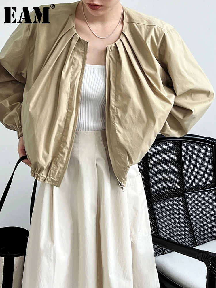 

[EAM] Loose Fit Khaki Pleated Big Size Casual Jacket New O-neck Long Sleeve Women Coat Fashion Tide Spring Autumn 2023 1DH0304