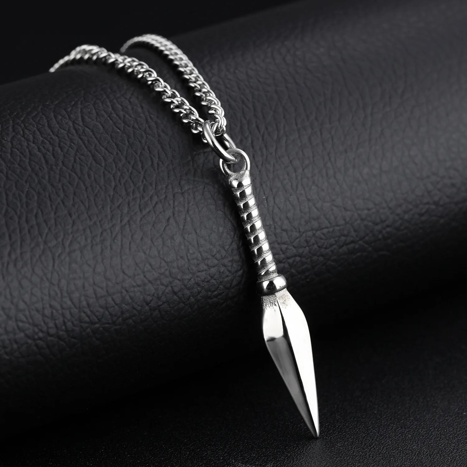 

Men's Fashion Jewelry Black Gold Silver Color Arrow Head Pendant Long Chain Necklaces Mens Necklaces Collier Femme ArrowHead