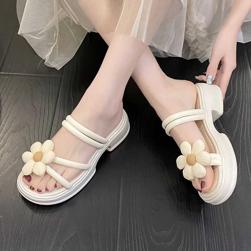 

High-heeled shoes and sandals women's new fashion trends in the summer of 2023 are transparent, with crystal shoes, thick heels