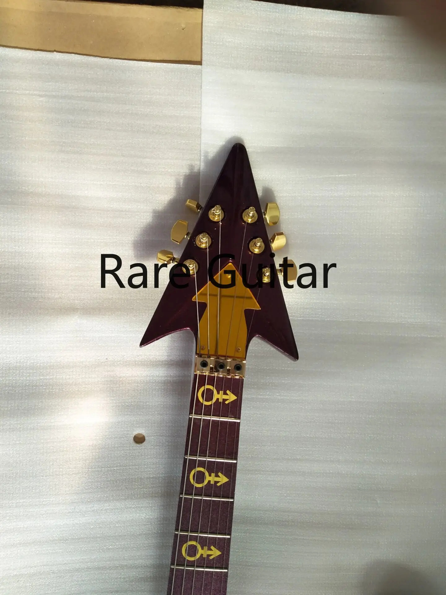 Металлическая фиолетовая Бриллиантовая электрическая гитара, Floyd Rose Tremolo Bridge, золотистая зеркальная Накладка и задняя крышка, специальная облачная инкрустация