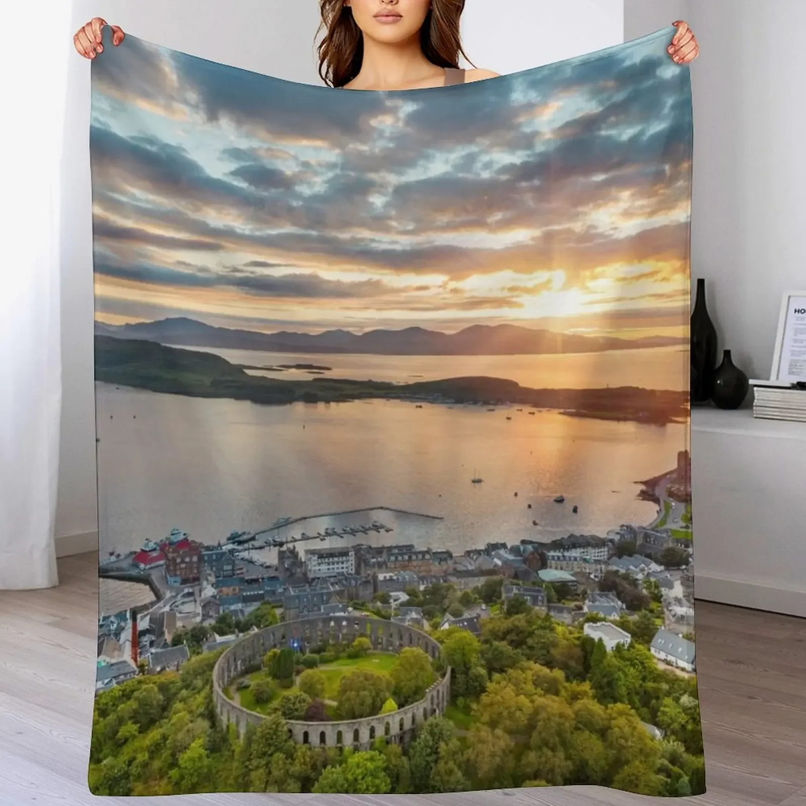 Фланелевое одеяло Sunset over beautiful Oban Scotland - Scottish Landscape Photography