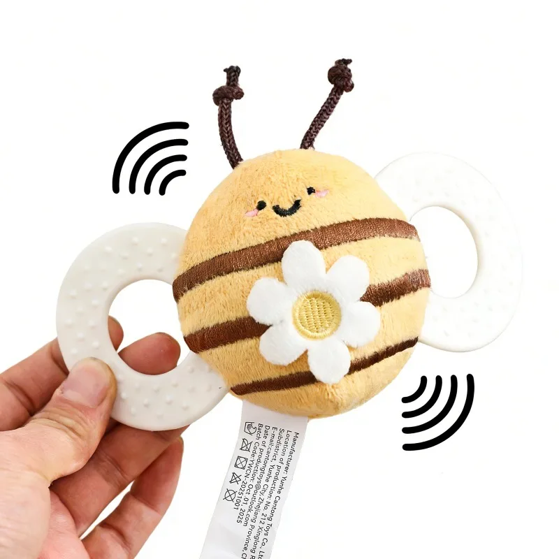 Фото Мягкая плюшевая погремушка-прорезыватель Baby Bee с силиконовыми крыльями: успокаивающая и жевательная игрушка для новорожденных №5