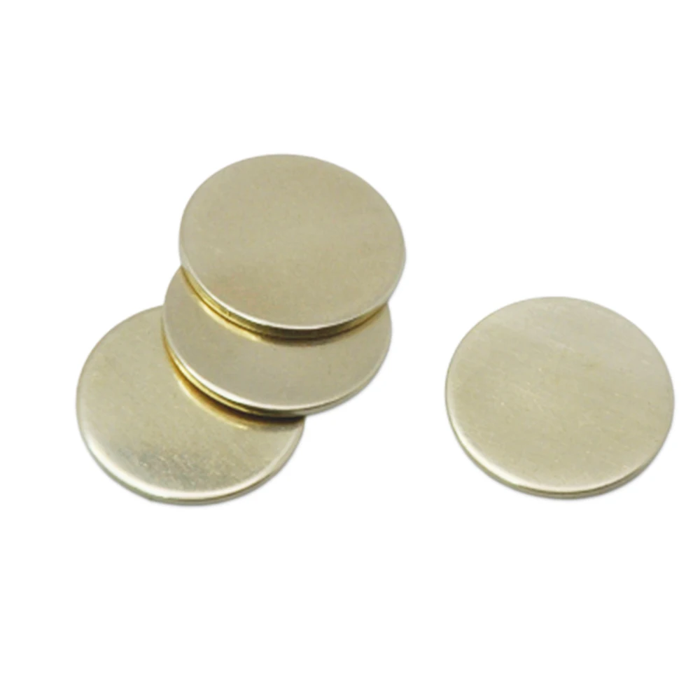 Латунь h62. Латунные заготовки для блесен. Латунные заготовки. Круглая пластина 110 мм с отверстием латунь. Мелочи из дерева.