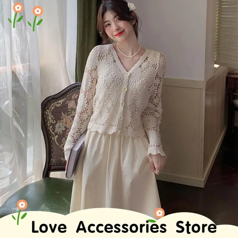 

White Short Top For Women's Autumn And Winter New Fashion Reducing Age Westernized V-neck Hollowed Out Lace Long Sleeved