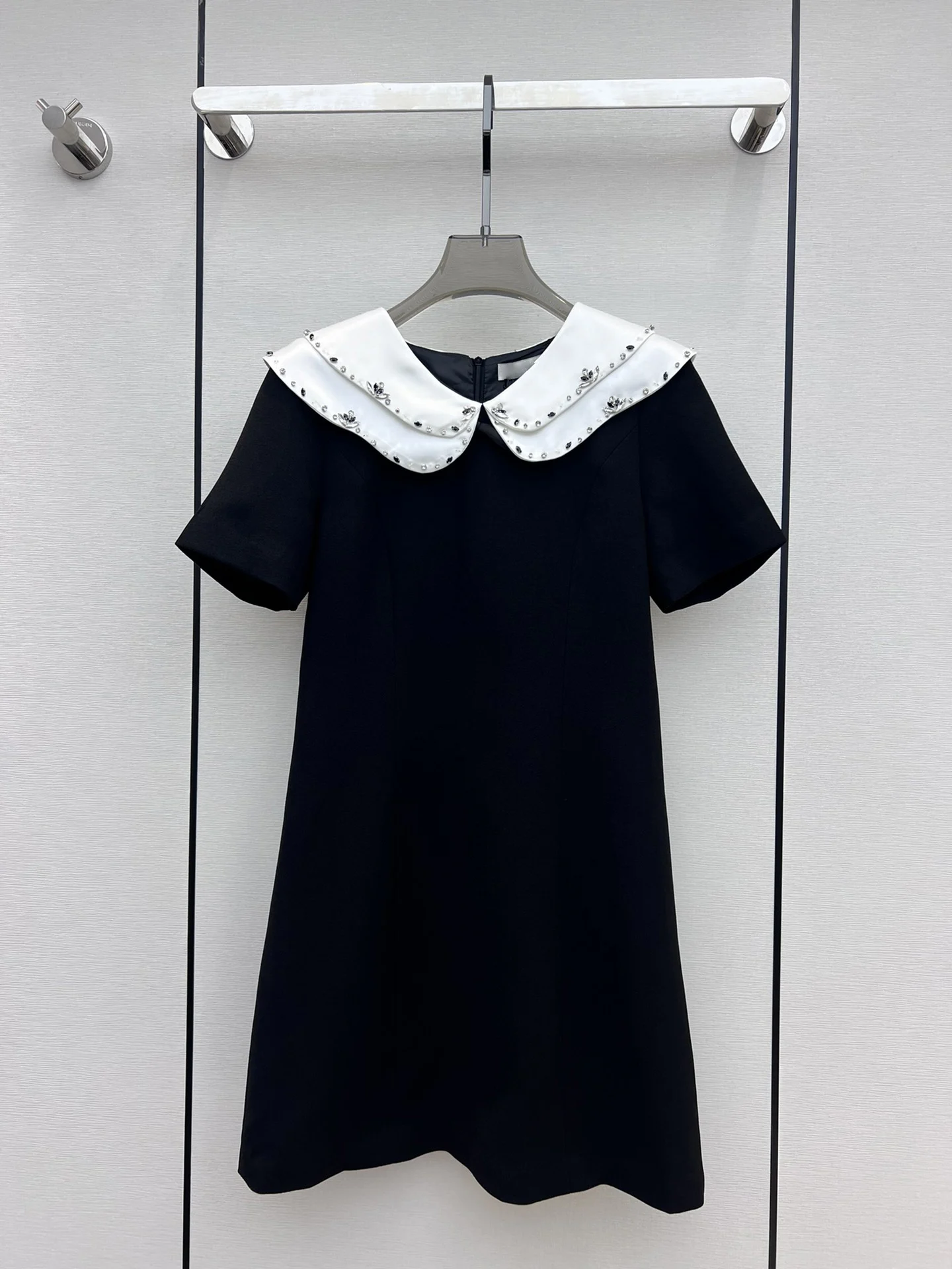 

Новинка весна-лето платье с волнистыми лацканами и короткими рукавами