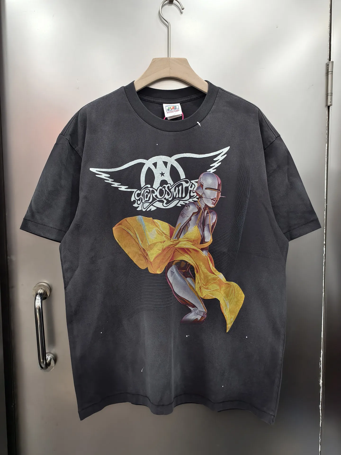 Фото Мужская футболка AEROSMITH 26SS в винтажном стиле от Kanye West, свободного кроя, с коротким рукавом, для уличной моды, с принтом аниме-персонажей и надписями, в стиле хип-хоп №4