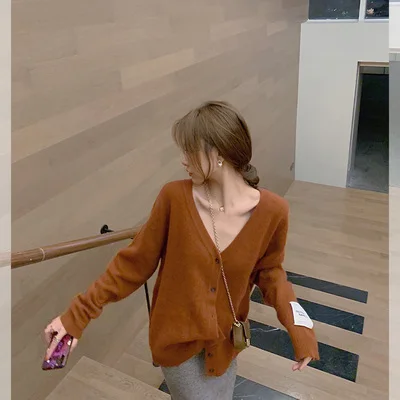 

Женский весенний трикотажный яркий свитер с V-образным вырезом и длинными рукавами