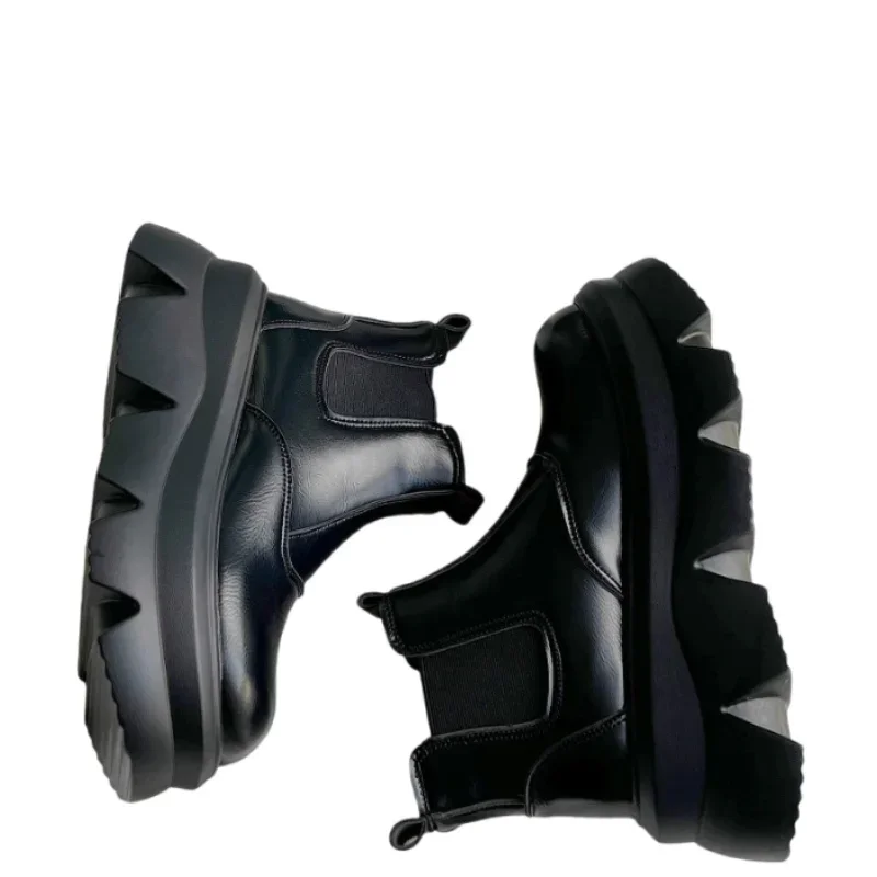 Трендовые женские ботинки на плоской подошве