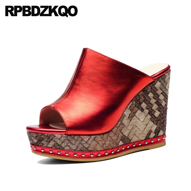 

красный заклепка подглядывать шпилька домашние тапочки обувь слайды насосы Настоящая кожа экстремальный клинья сандалии платформа для вы...