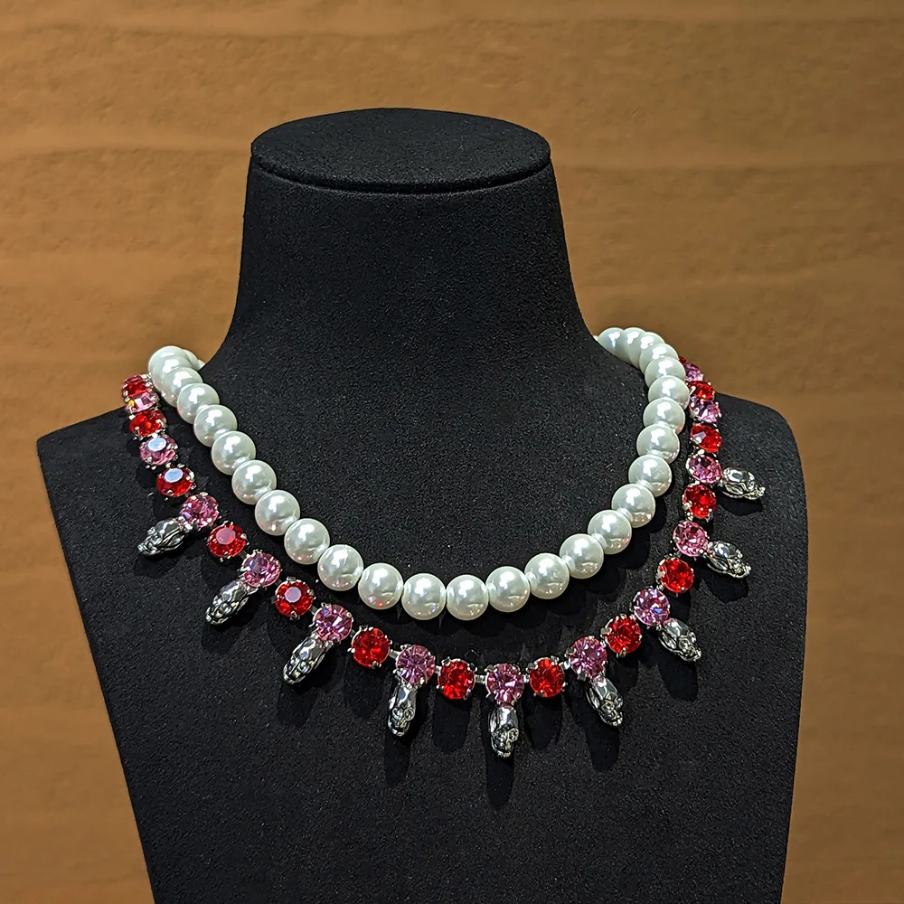 

European and American retro pearl exaggerated punk color willow nail short necklace