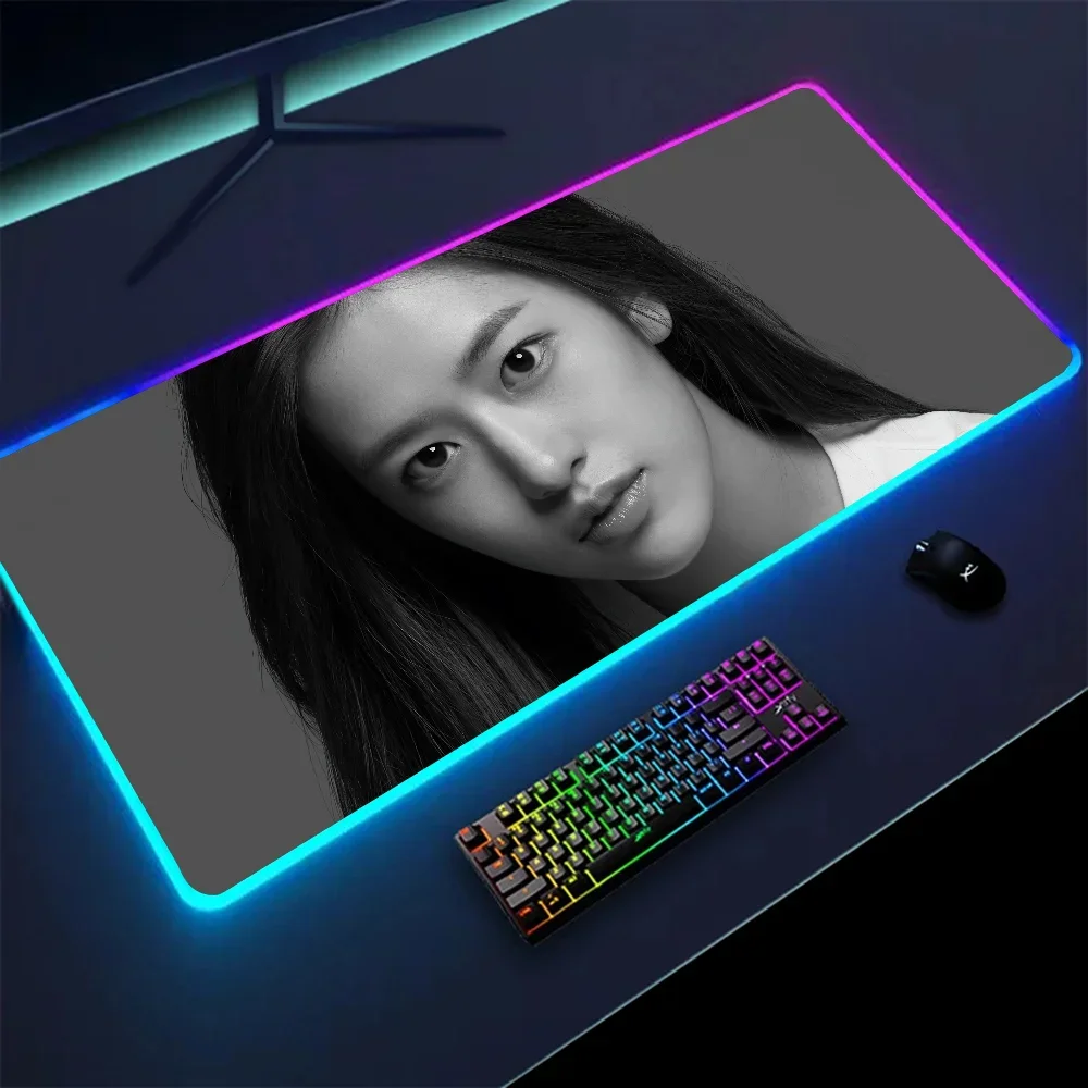 1 шт. знаменитый Kpop Group IVE An YuJin XXL RGB игровые коврики для мыши HD черная искусственная