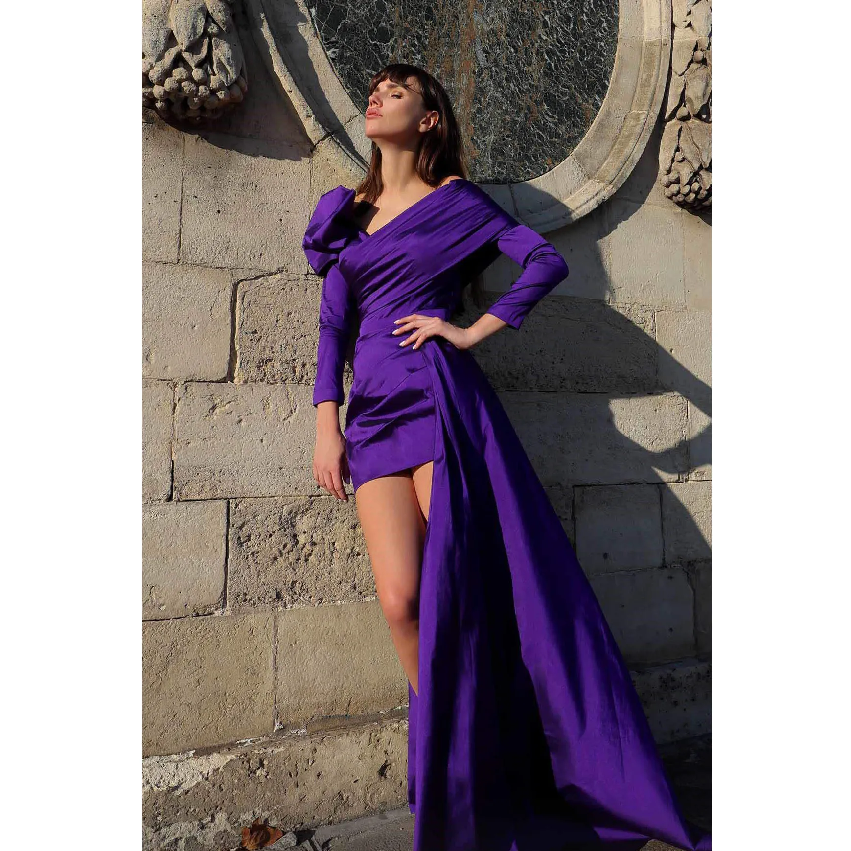 

Fashion Purple Sheath Short Satin Dresses With Side Long Overlay Full Sleeves Asymmetrical Prom Gowns Sexy Party Dress