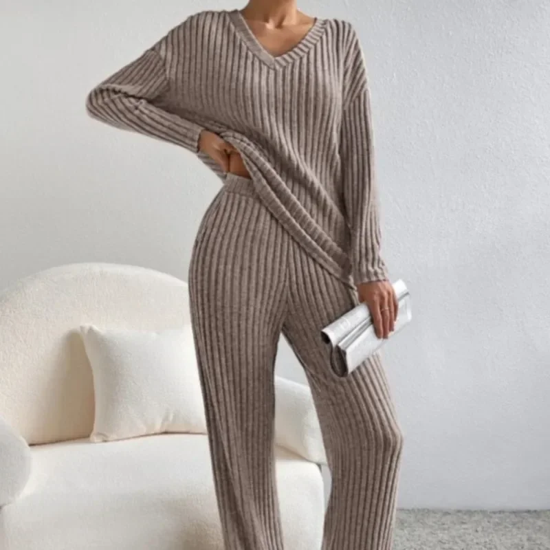 Фото Tuoyi женский повседневный женский вязаный костюм с v-образным вырезом, топ и прямые брюки, однотонный свитер, комплект из двух предметов, домашний костюм для женщин №2
