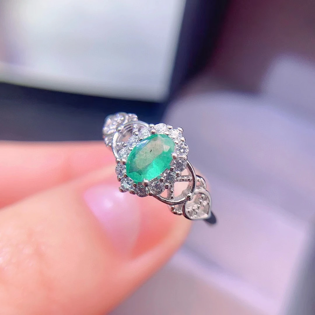 Женское кольцо из серебра 925 пробы с изумрудом покрытием 18-каратного золота