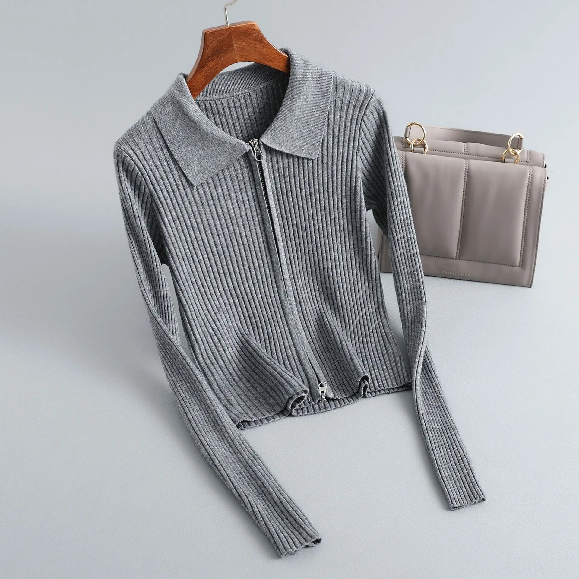 Женский трикотажный кардиган с отложным воротником