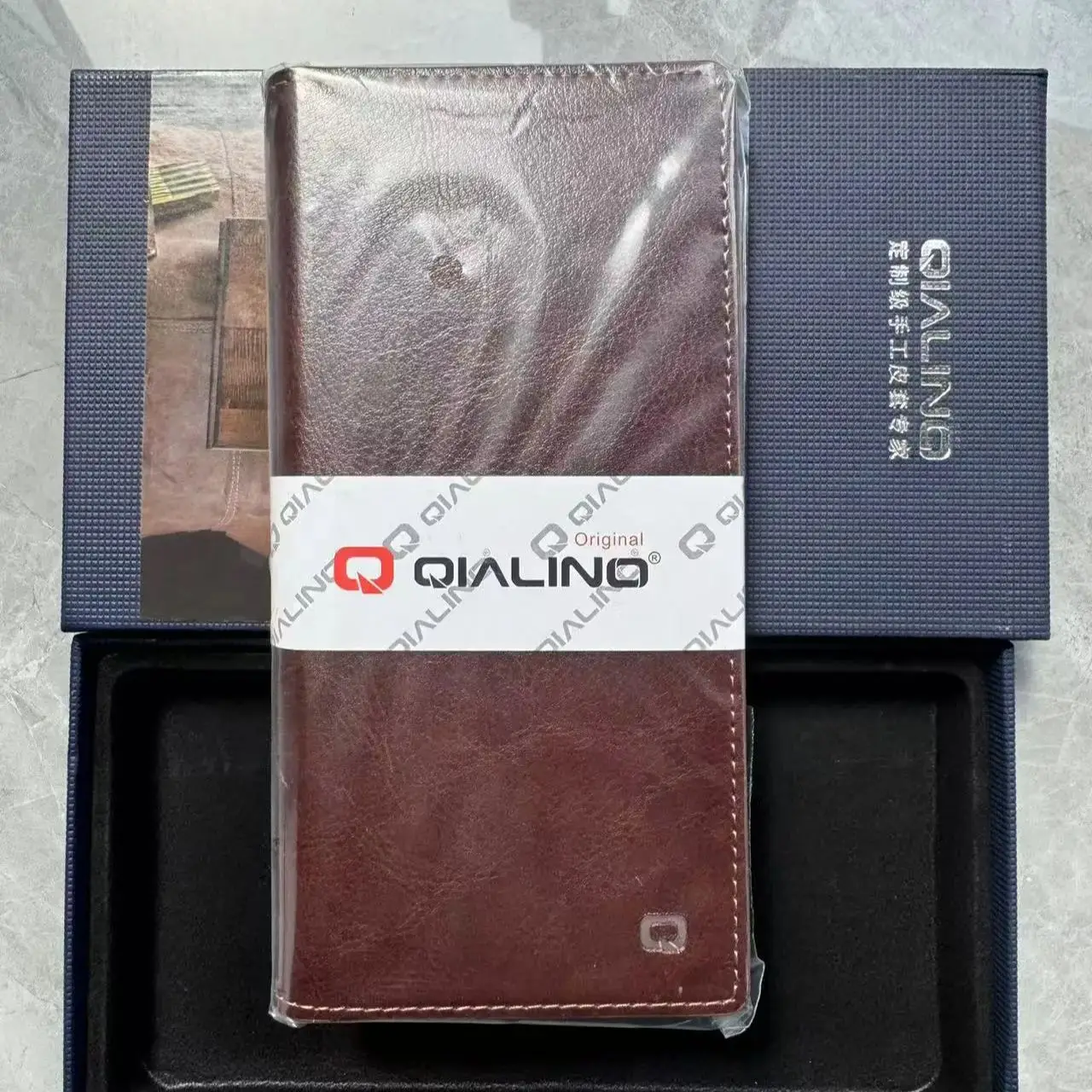 Фото Чехол Qlialino Premium из натуральной яловой кожи из натуральной кожи для Iphone 16, 15, 14, 13, 12 Pro Max, чехол с магнитной кнопкой №1