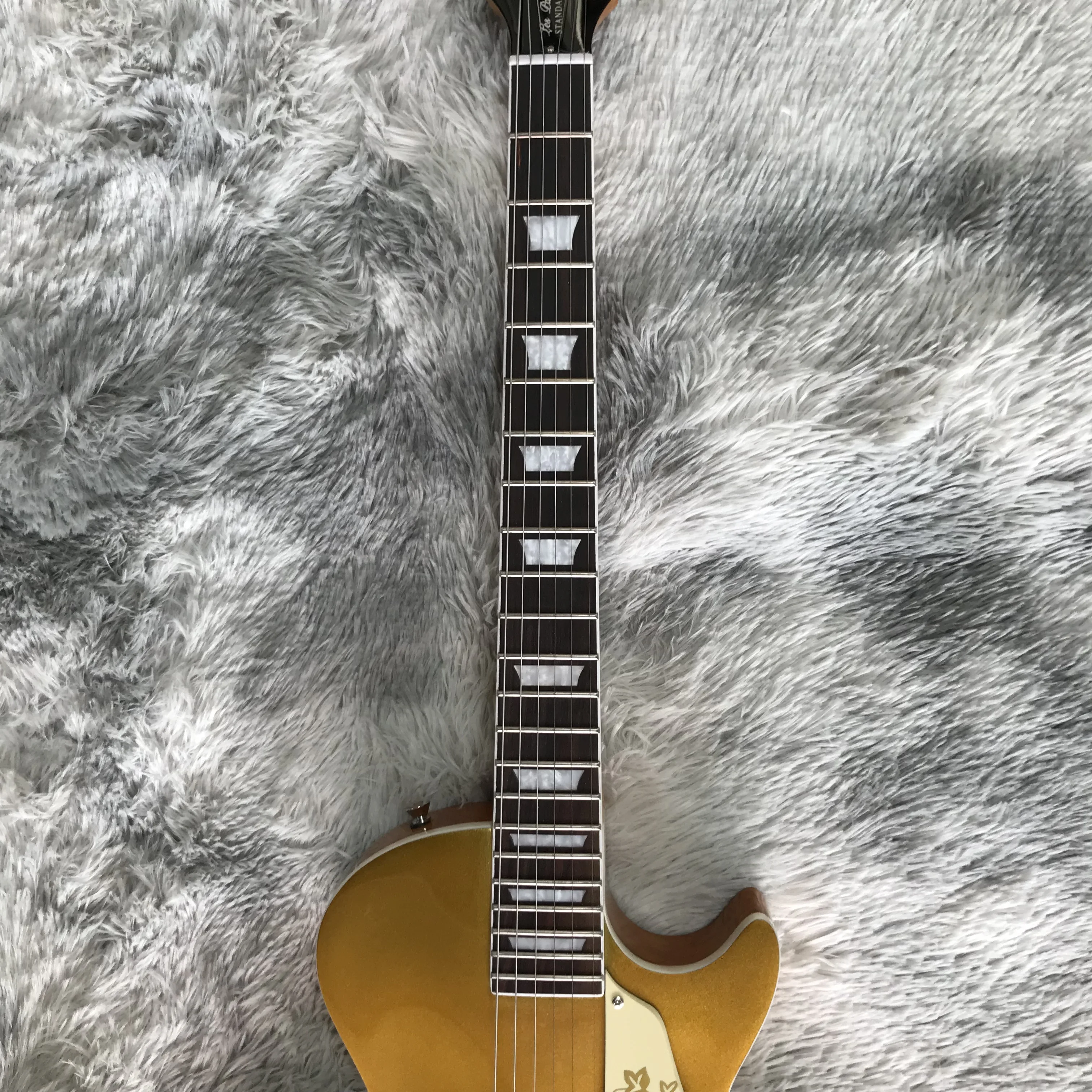 electric guitar Solid Mahogany body promotion gold top Shipped out Quickly chrome hardware one piece p90 pickups |