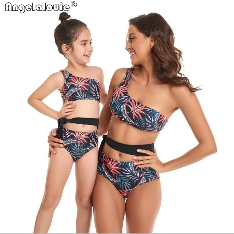 

Mommy and me Swimsuit 2022 Summer Mommy Daughter Family Look Bathing Suits Mom Bikini Mother and Kids Beach Matching Swimwears