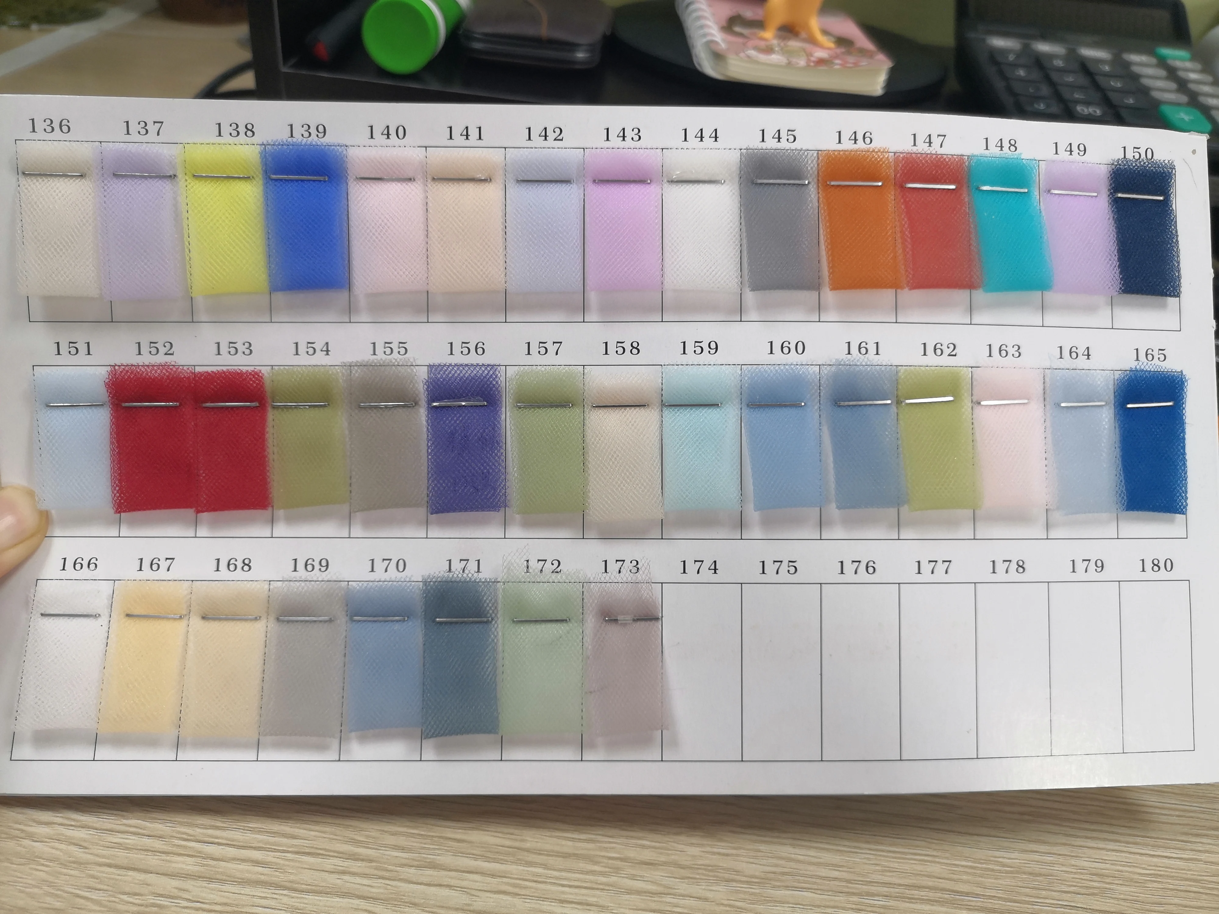 Женская трапециевидная юбка из фатина с разрезом