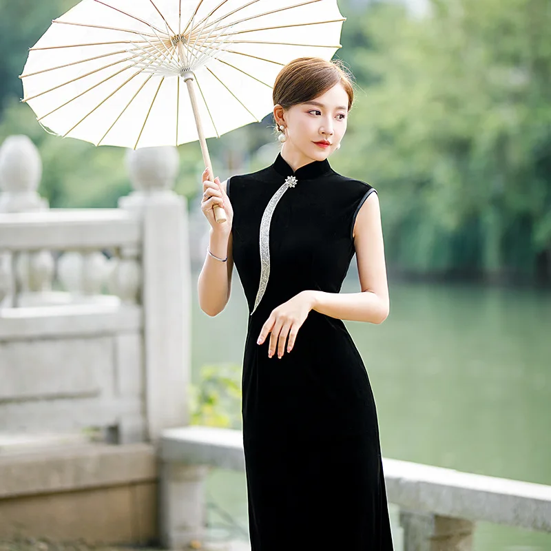 Velvet cheongsam 2023 new Chinese style magnolia cheongsam elegant model performance dress improved catwalk cheongsam