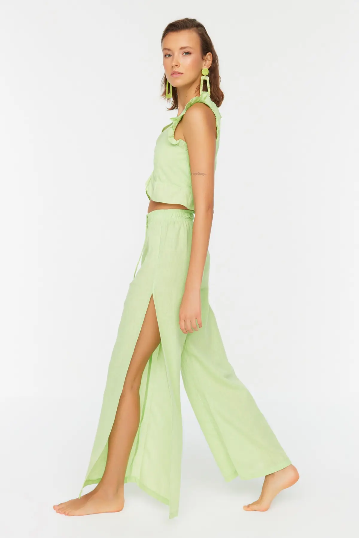 

Ruffle detailed blouse-pants suit TBESS22AU0140