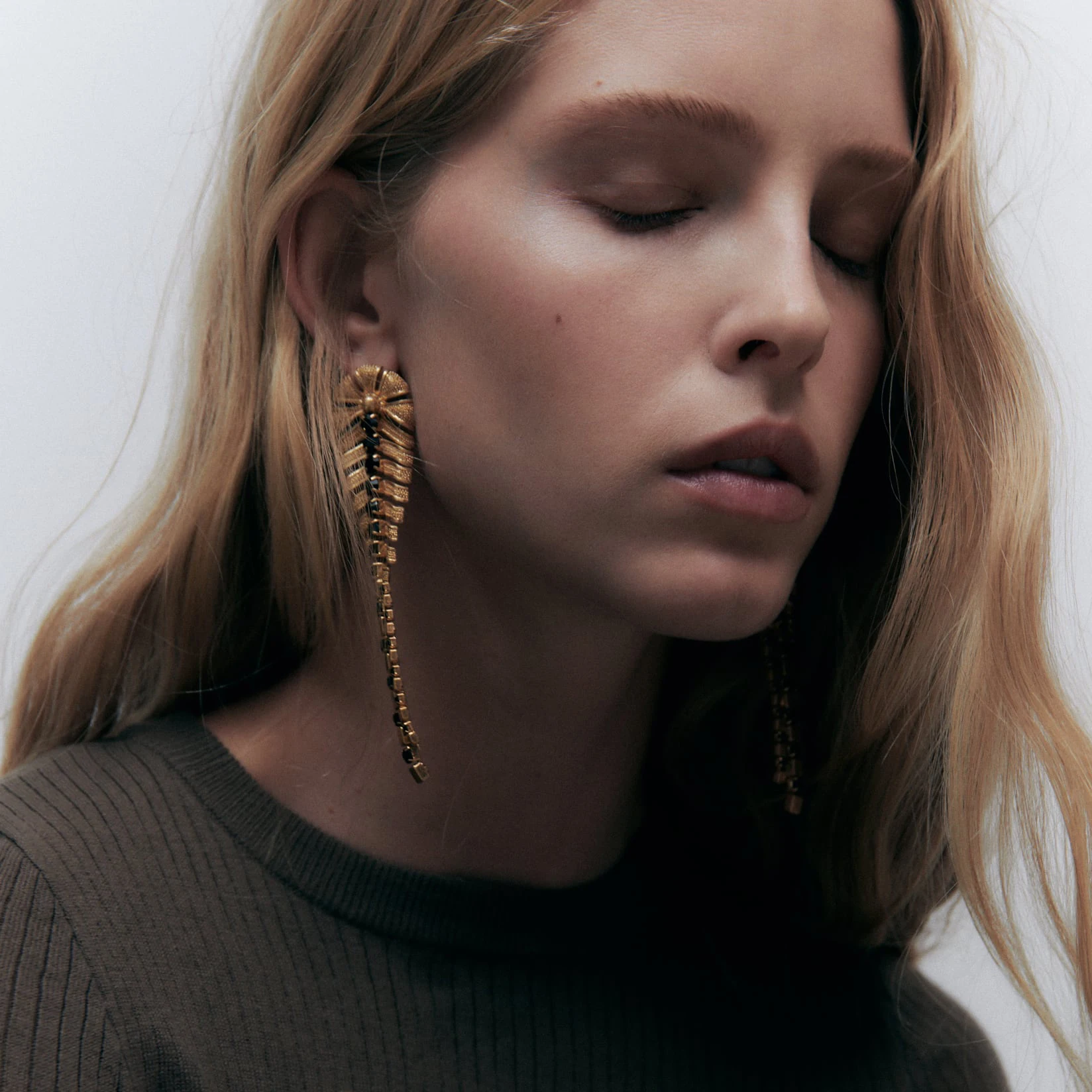 

Zvoijio New Creative Rhinestone Feather Drop Earrings for Women Party