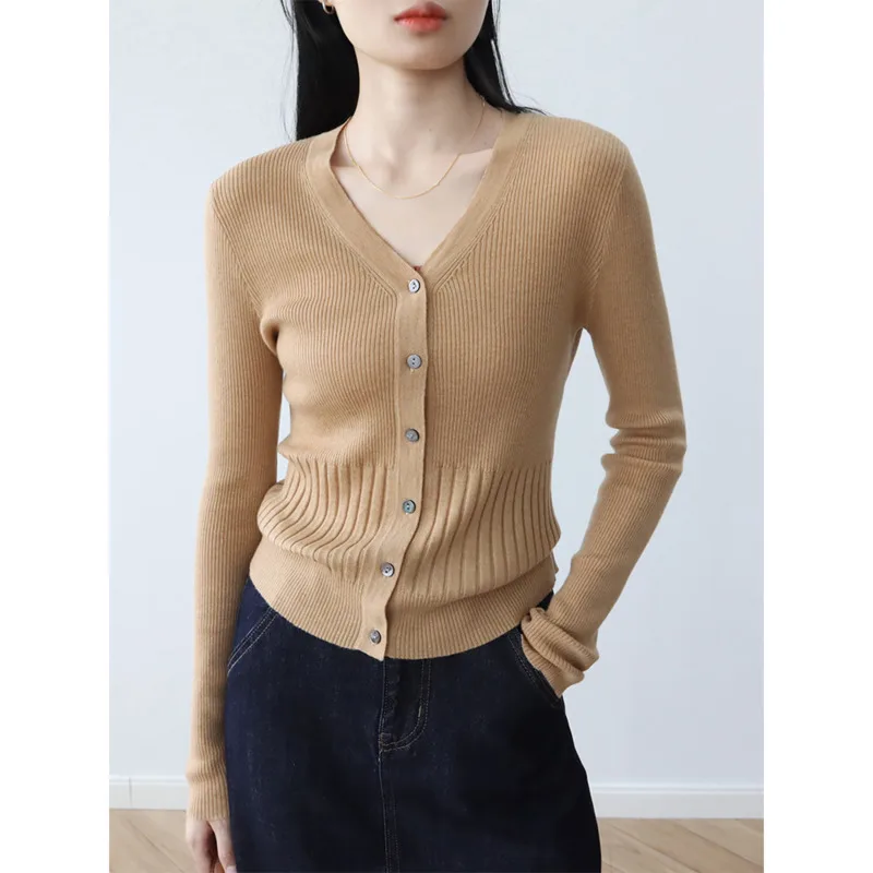 

Женский трикотажный кардиган с V-образным вырезом и длинным рукавом