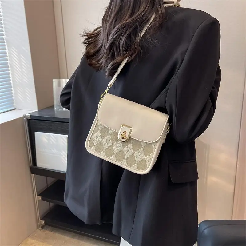 New Small Premium Handheld Small Square Bag Simple and Versatile Rhombic Solid Color Diagonal Straddle Bag