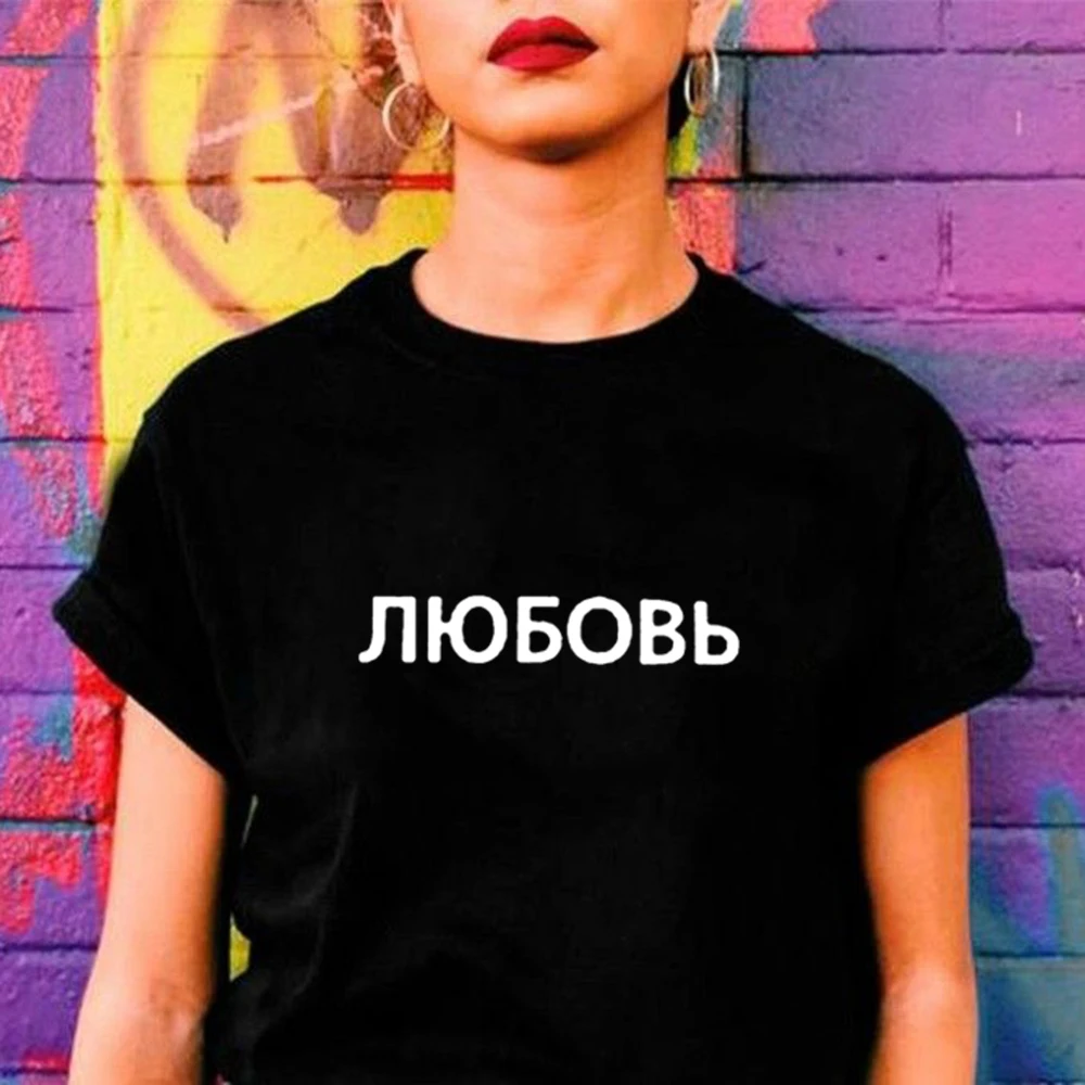 

Футболка женская с графическим принтом и надписью на русском языке