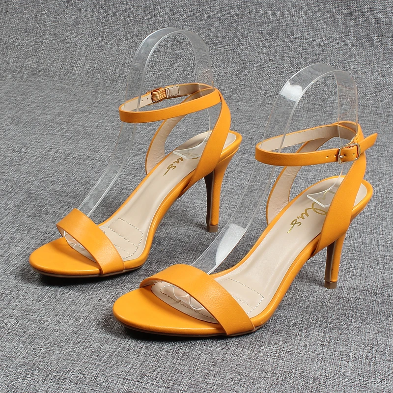 

Сандалии на высоком каблуке-шпильке с открытым носком и ремешком с пряжкой