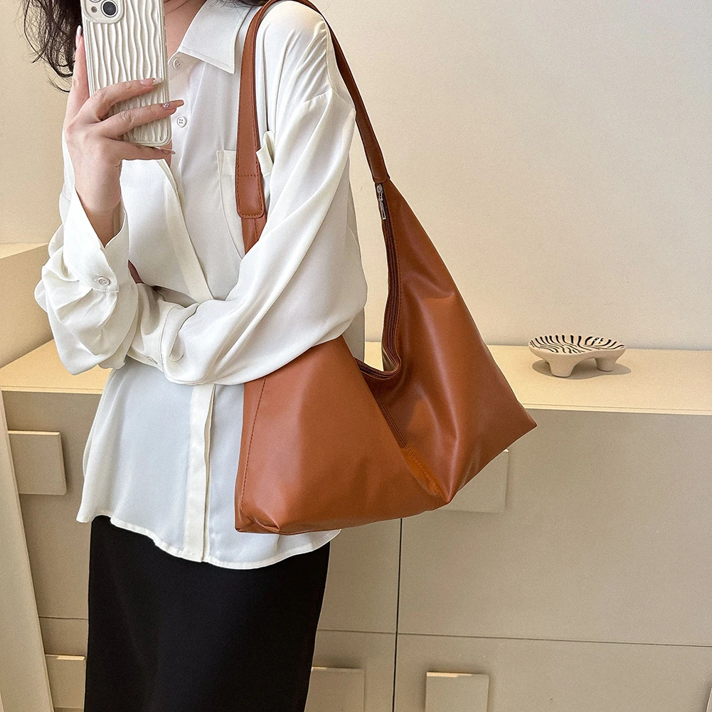 

PU Splicing Composite Shoulder Bag Large Capacity Women Pillow Crossbody Bag Durable Scratch Resistant with Zipper Shopping Trip