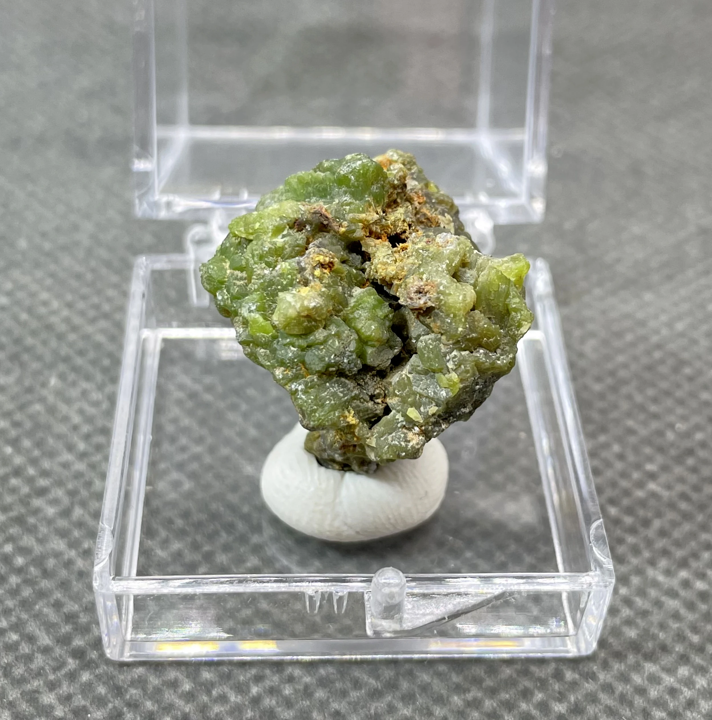 

NEW! 100% Natural water Pyromorphite mineral specimen stones and crystals collection gemstones quartz (box size 3.4 cm)