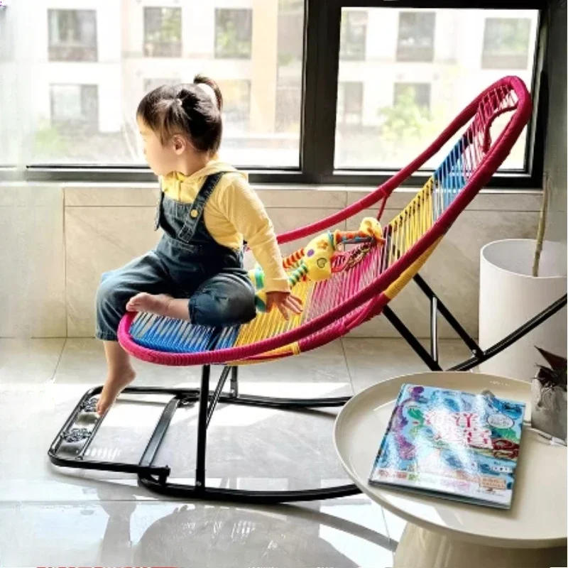 Уличное кресло-качалка из ротанга скандинавское для балкона гостиной спальни