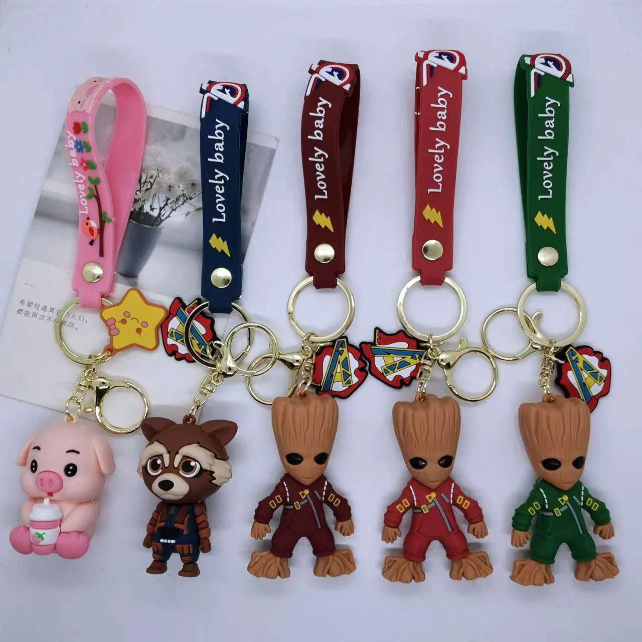 

Disney Super Hero Keychain Creative Cute Rocket Raccoon Groot Keyring Fashion Bag Ornament Car Key Chain Gift for Boy Friends