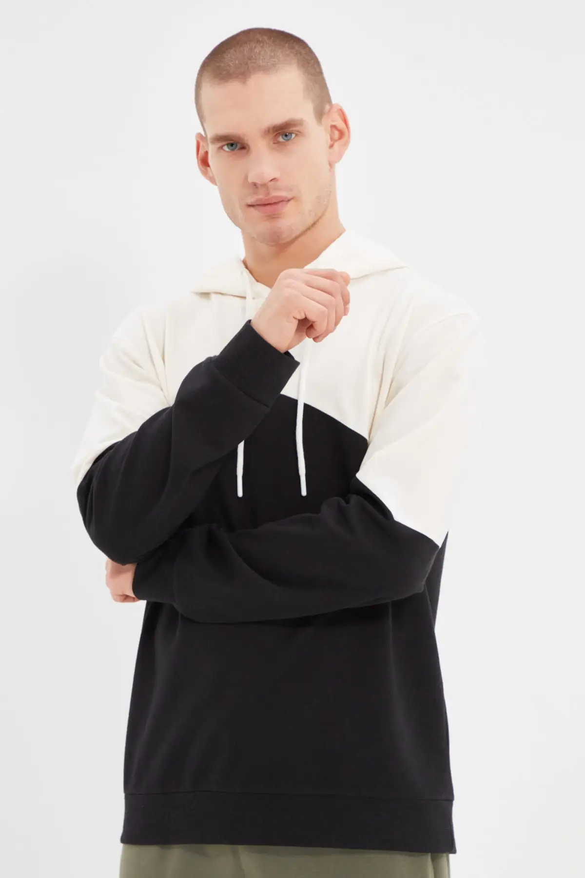 

Hoodies & Sweatshirts