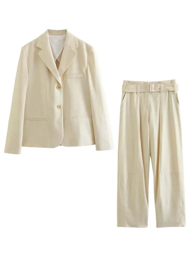 

Костюм брючный женский из блейзера и брюк с поясом, на весну-осень