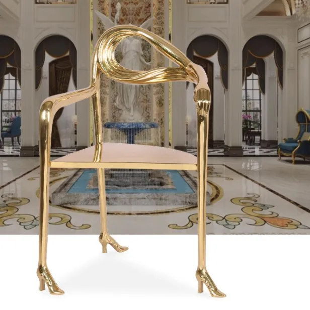 

Медный стул для макияжа ручной работы, модный роскошный дизайн, подставка для обуви на высоком каблуке, стул для гостиной с 3 ножками, латунн...