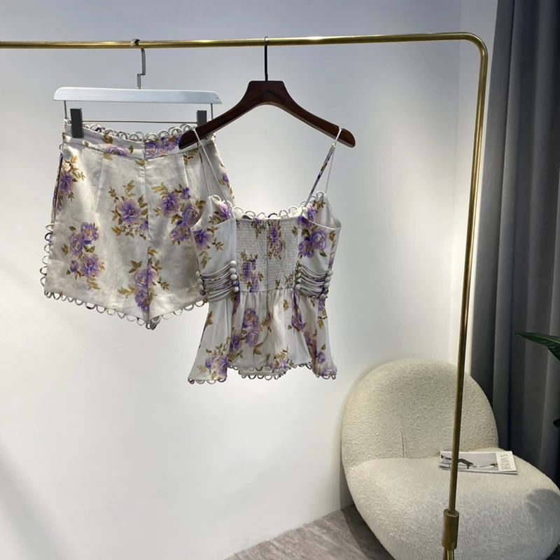 

Женская коллекция весна-лето 2022, новые льняные кофточки с цветочным принтом и шорты в стиле ампир